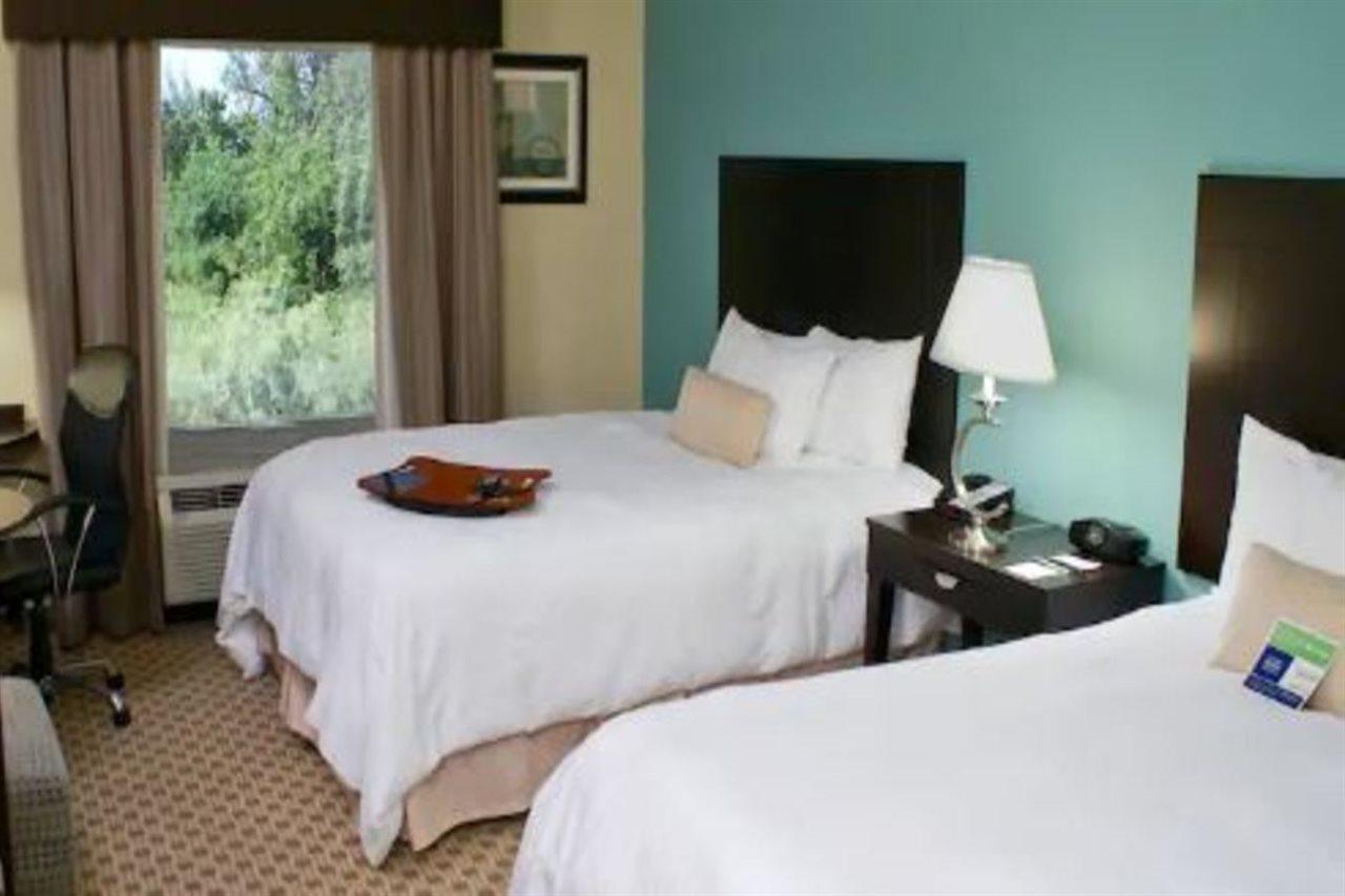 Hampton Inn Ориндж Экстерьер фото