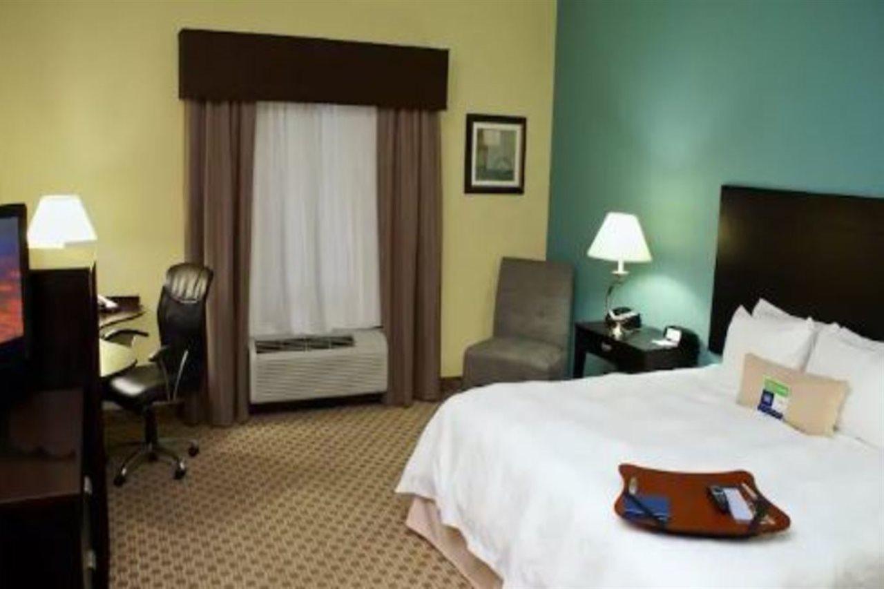 Hampton Inn Ориндж Экстерьер фото