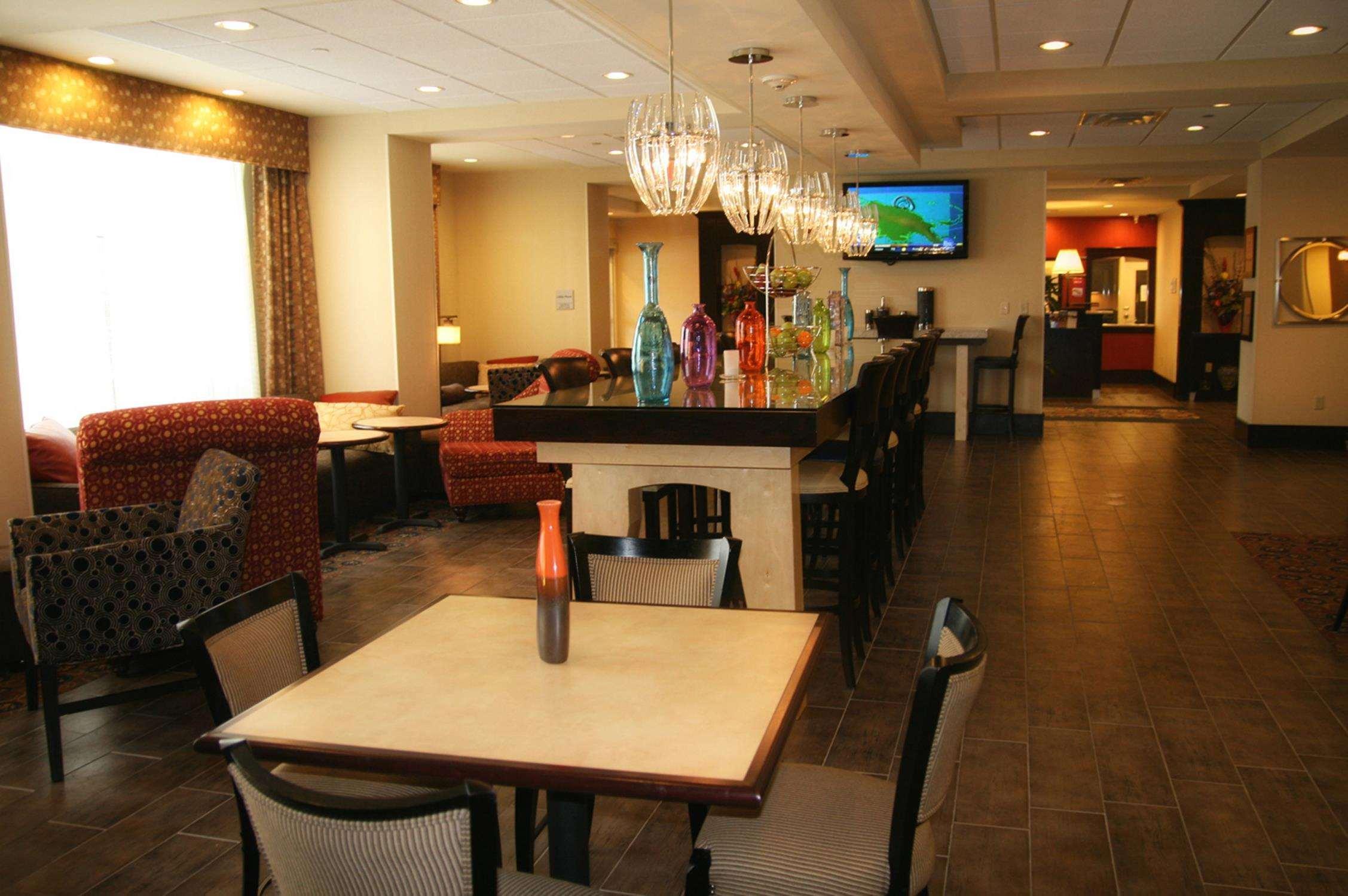 Hampton Inn Ориндж Ресторан фото