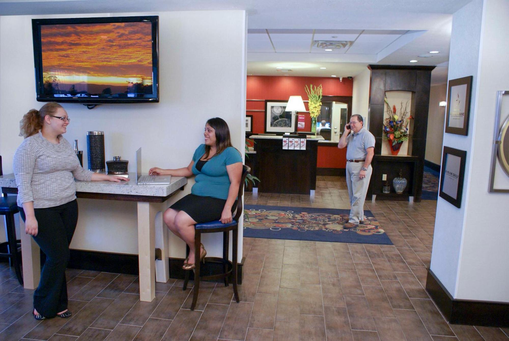 Hampton Inn Ориндж Экстерьер фото